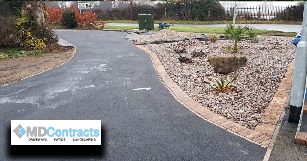 Gravel bed and tarmac driveway.